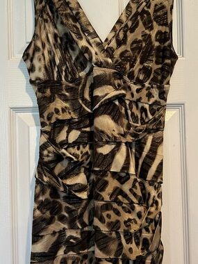 Sleeveless V-Neck Animal Print Top in Black and Cream twenty one